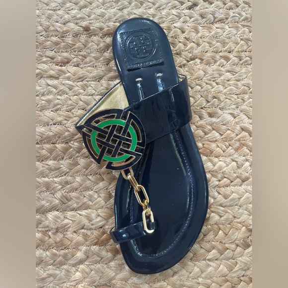 TORY BURCH Dean Royal Blue Patent Leather Gold Chain Green Sandals Size 7.5 - Picture 3 of 8